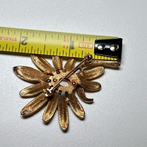 VTG Crown Robert Mandle Brooch Pin Flower Faux Pearl Brushed Gold Tone 0655 P - Picture 7 of 11